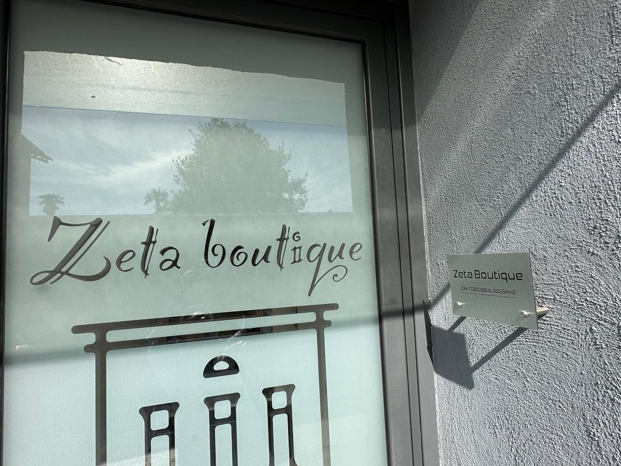 Zeta Boutique Hotel กาแซร์ตา ภายนอก รูปภาพ