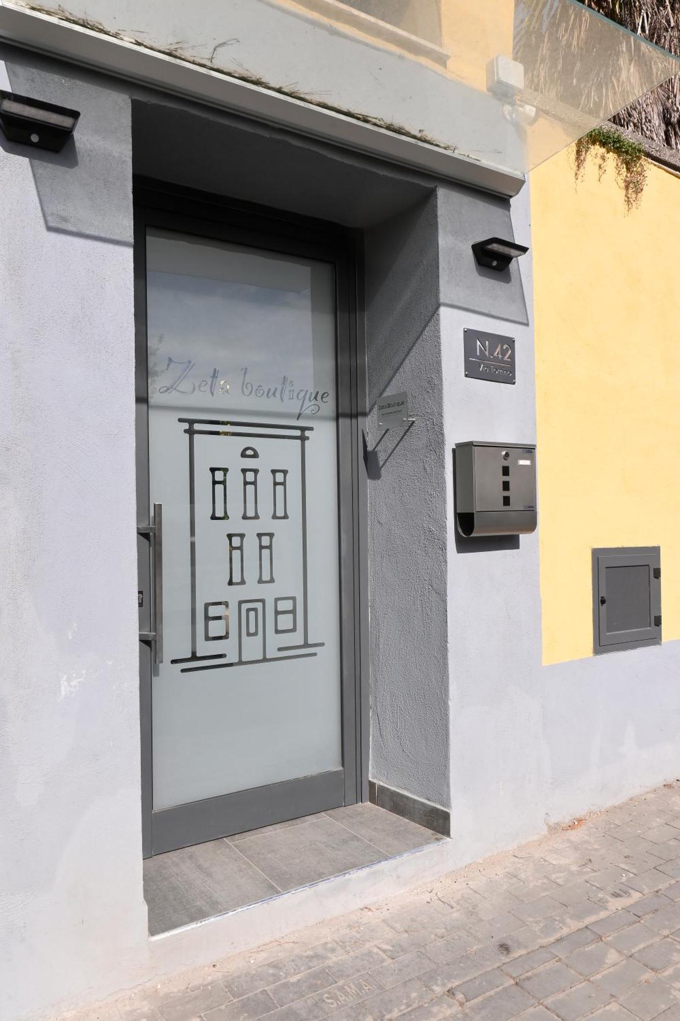Zeta Boutique Hotel กาแซร์ตา ภายนอก รูปภาพ