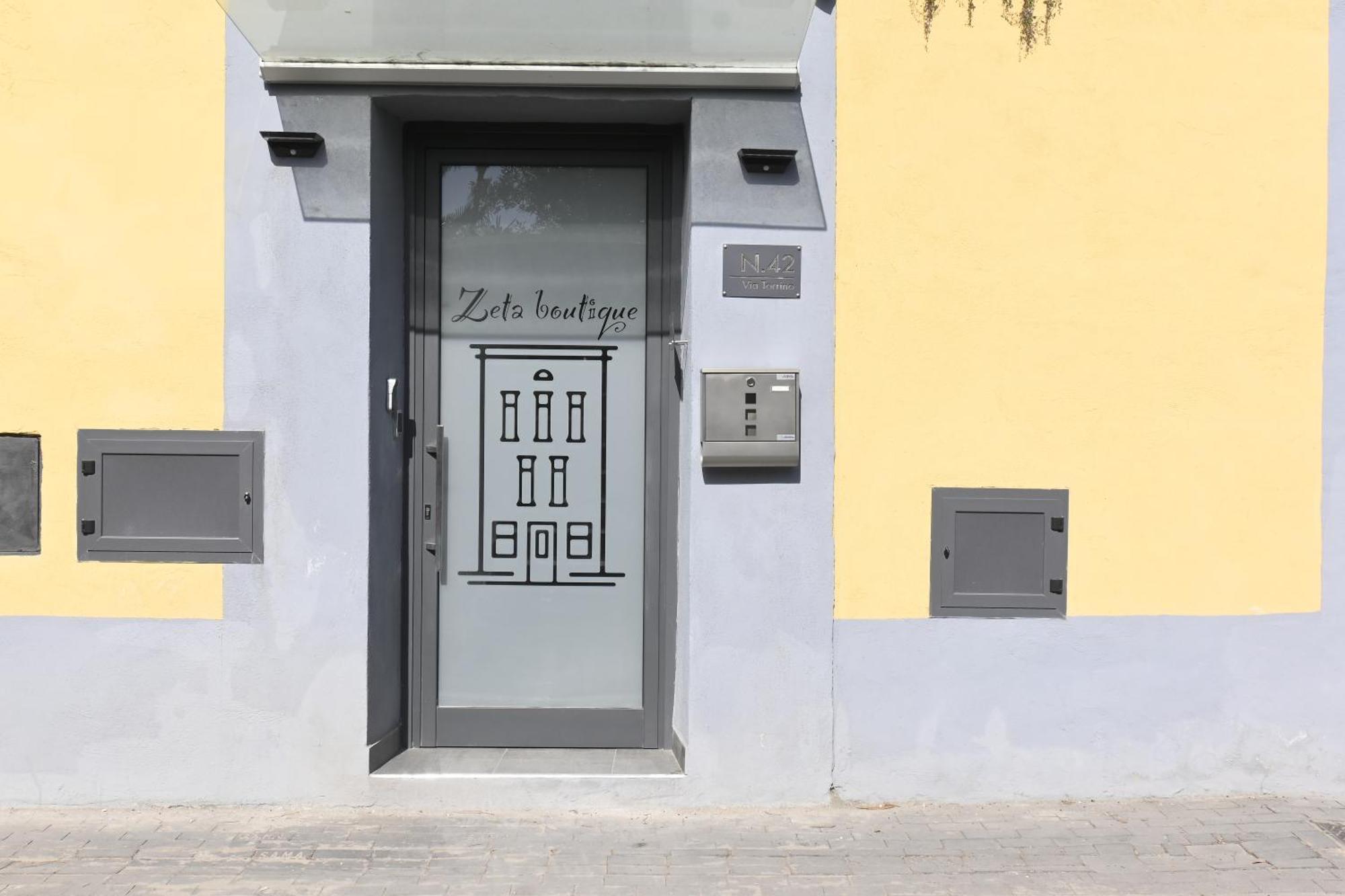 Zeta Boutique Hotel กาแซร์ตา ภายนอก รูปภาพ