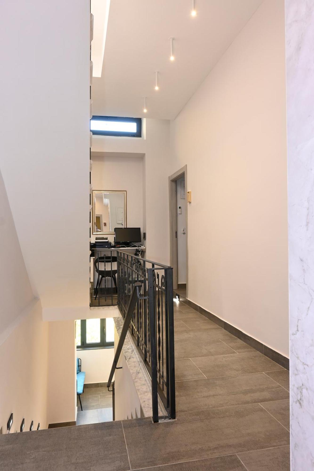 Zeta Boutique Hotel กาแซร์ตา ภายนอก รูปภาพ