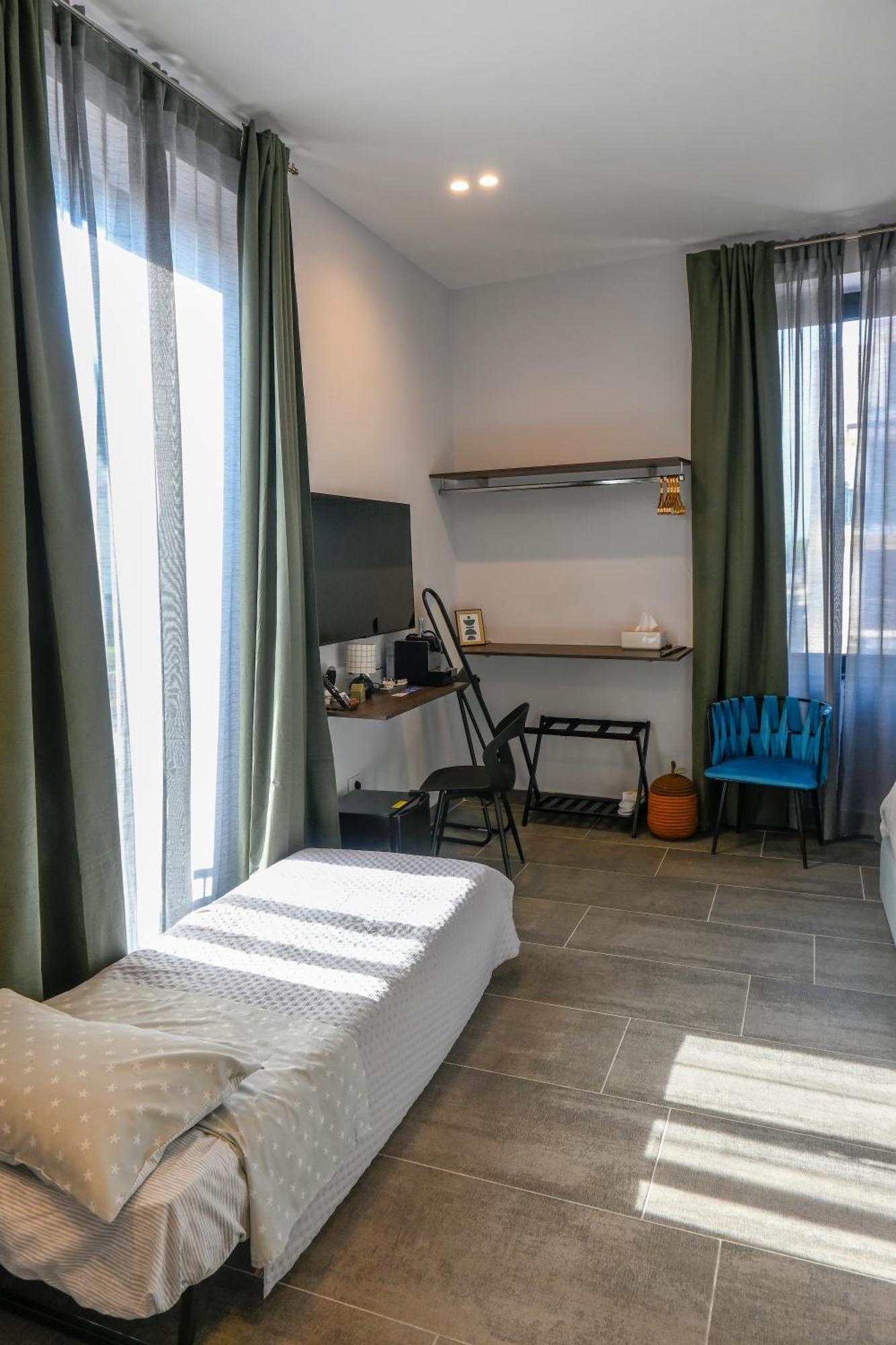 Zeta Boutique Hotel กาแซร์ตา ภายนอก รูปภาพ