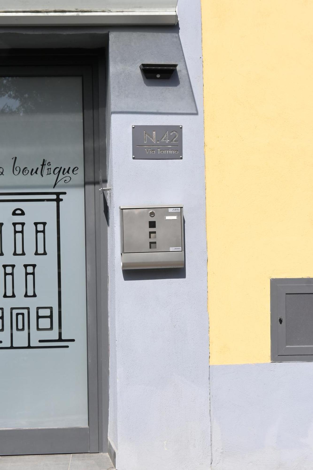 Zeta Boutique Hotel กาแซร์ตา ภายนอก รูปภาพ