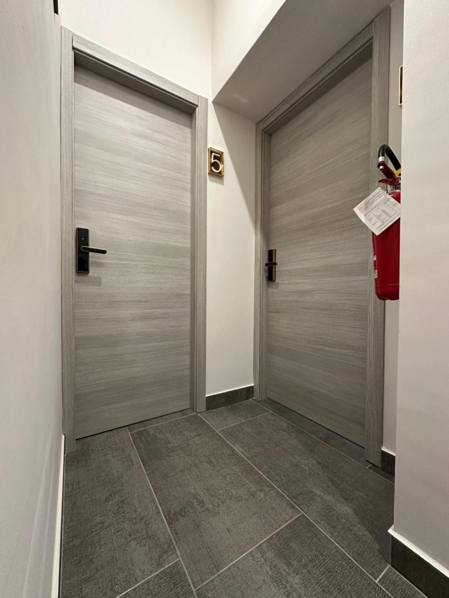 Zeta Boutique Hotel กาแซร์ตา ภายนอก รูปภาพ